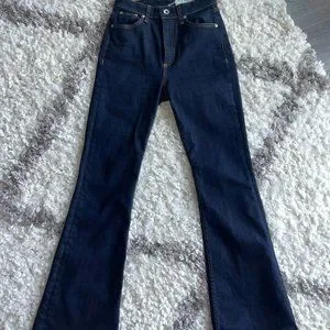 【関税込み】rag & bone ネイビー Casey ジーンズ rag & boneのブルー Casey ジーンズがセール中